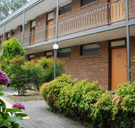 Red Cedars Motel Canberra Exterior foto
