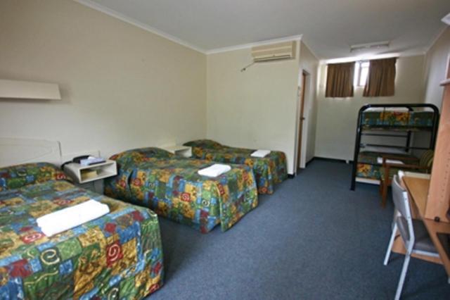 Red Cedars Motel Canberra Exterior foto