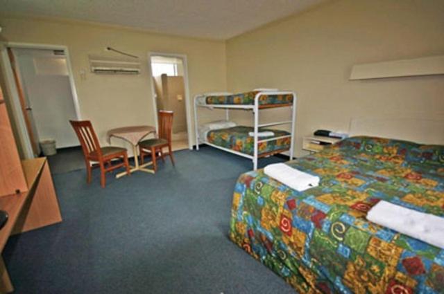 Red Cedars Motel Canberra Zimmer foto