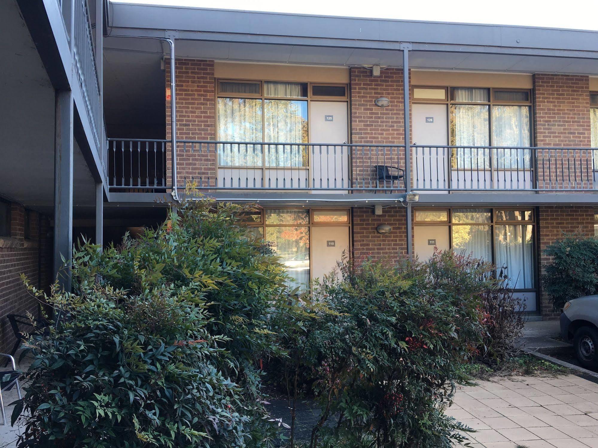 Red Cedars Motel Canberra Exterior foto