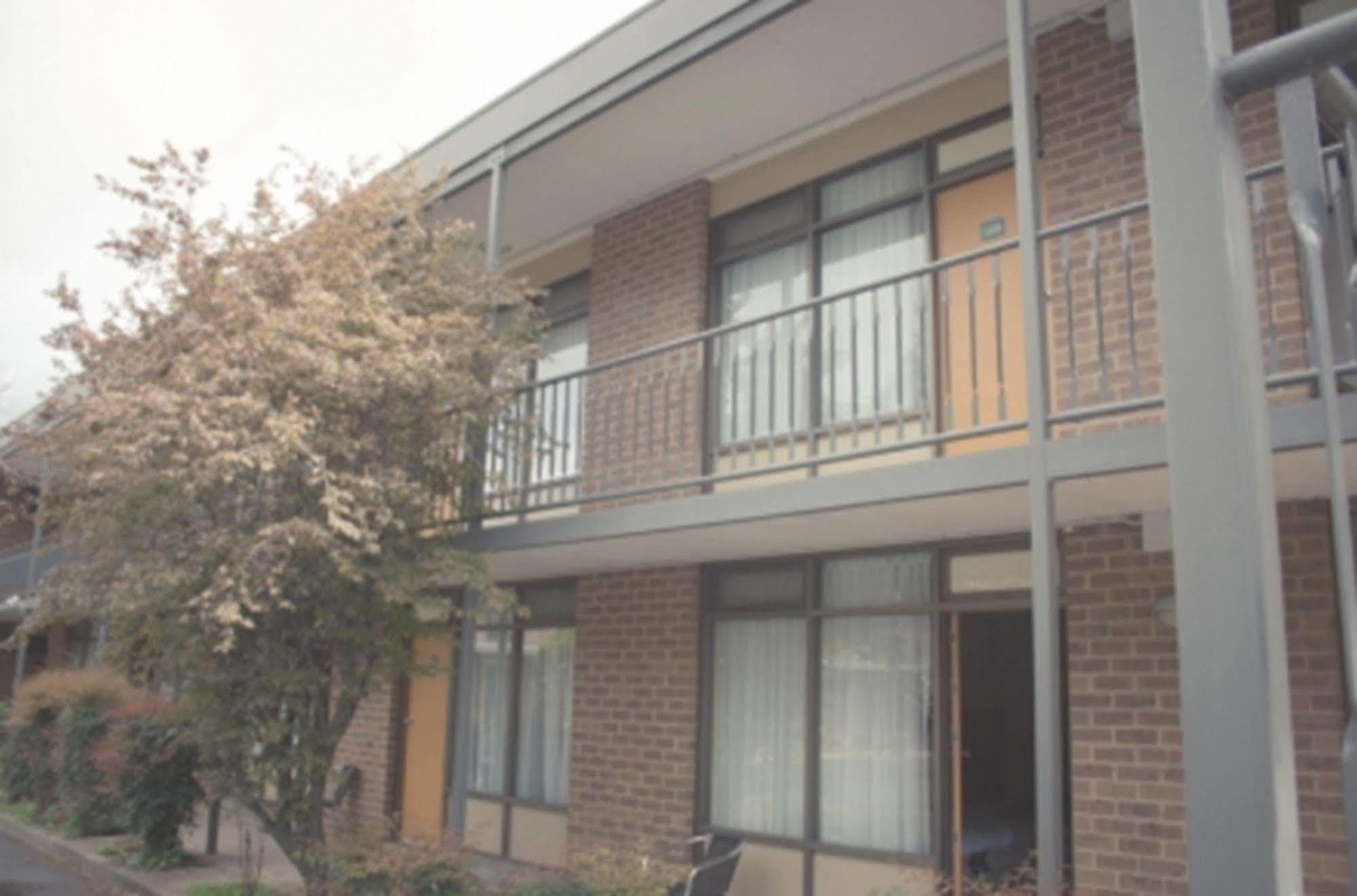 Red Cedars Motel Canberra Exterior foto
