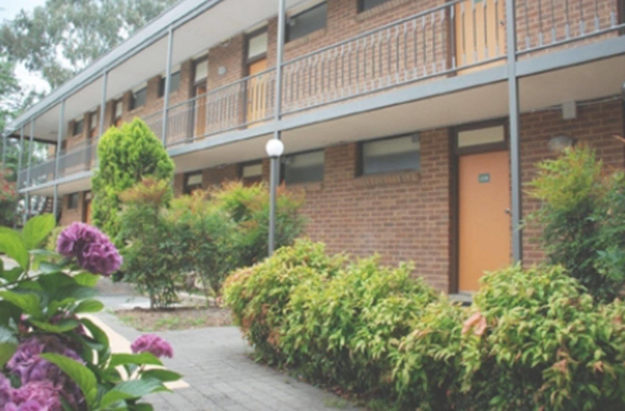 Red Cedars Motel Canberra Exterior foto