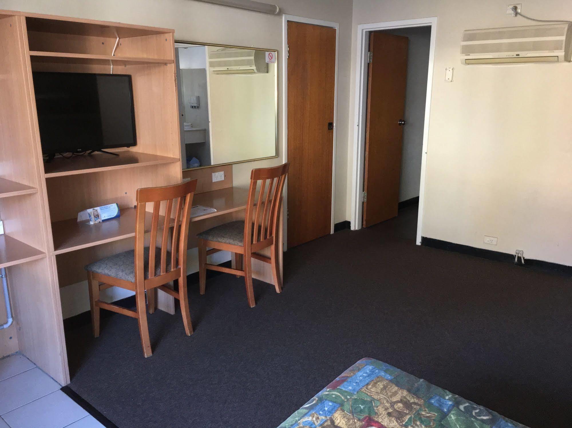 Red Cedars Motel Canberra Exterior foto